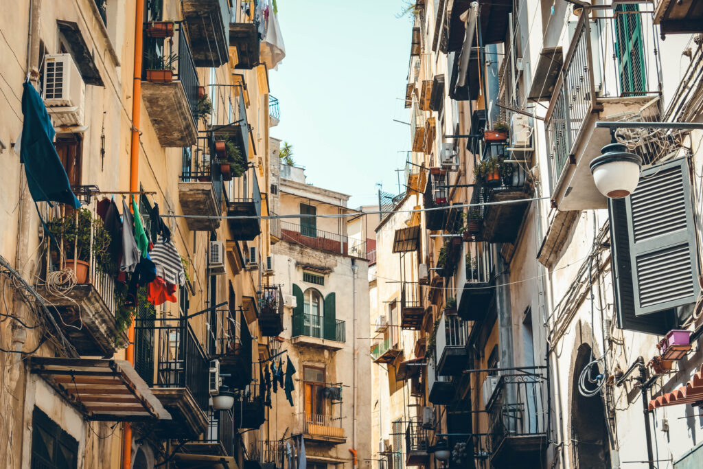 Ruelle à Naples dans le sud de l'Italie